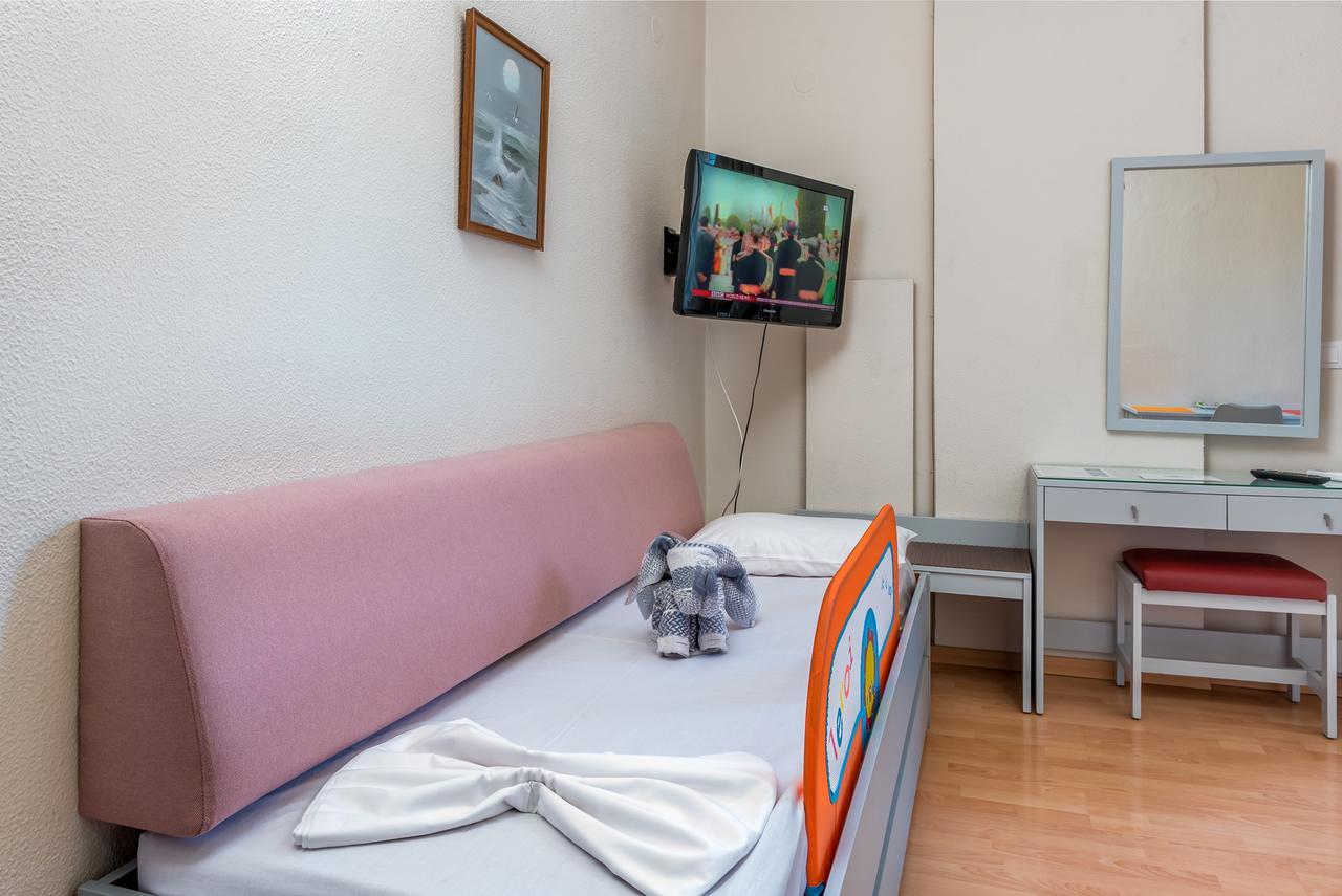 Aparthotel 7palms 2*