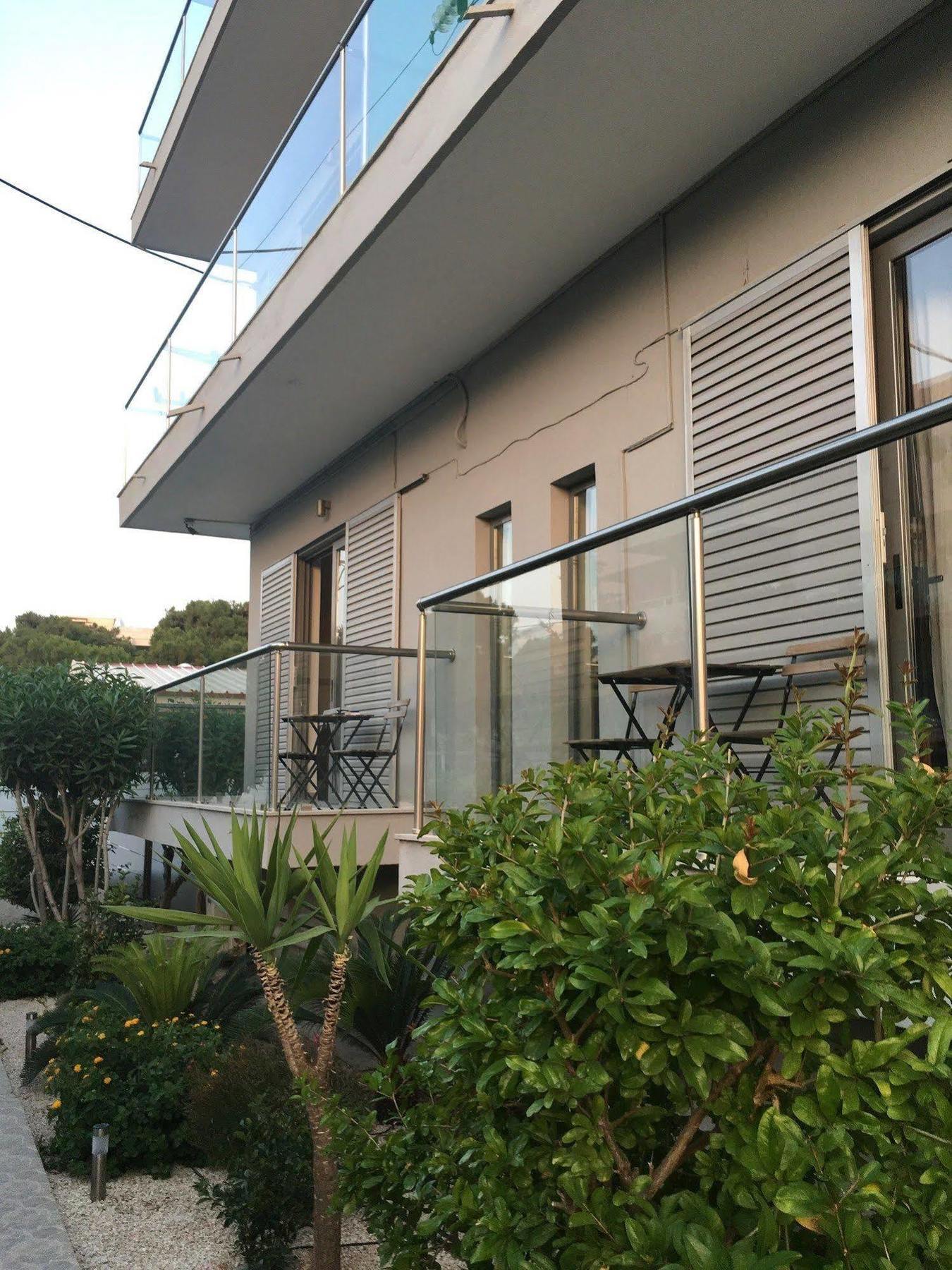 Aparthotel 7palms 2*